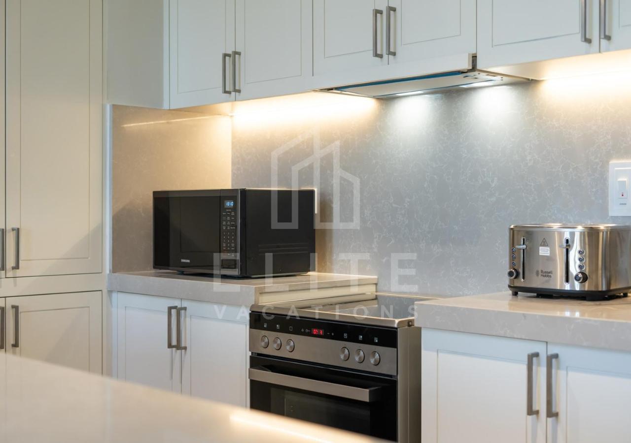 Luxury 4br Next To J1 With Burj Views Villa *