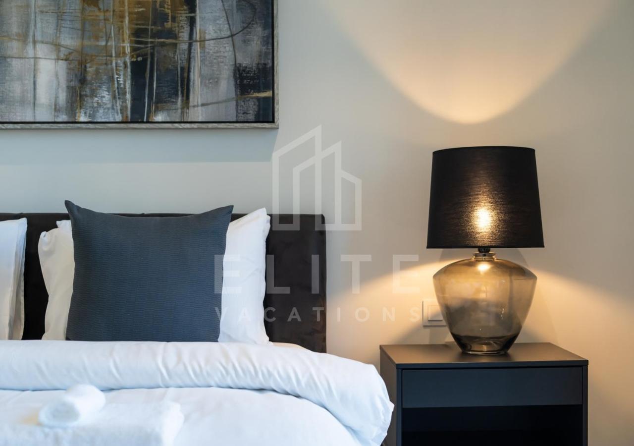 Luxury 4br Next To J1 With Burj Views Villa