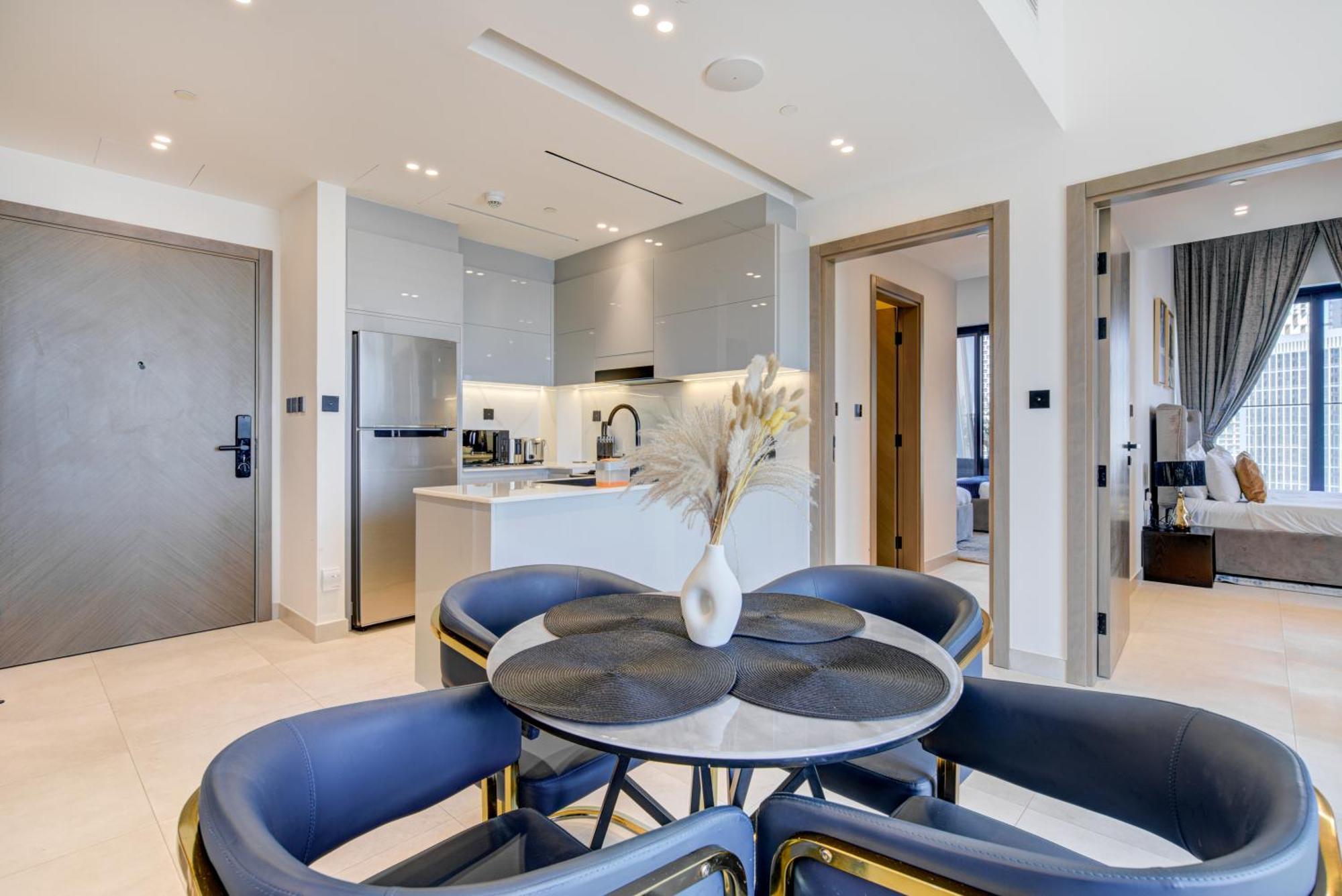 Trophy Serene 2bdr Business Bay W Plunge Pool In Balcony Apartment *