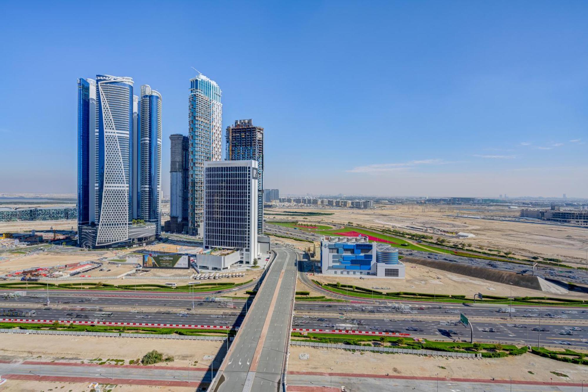 Trophy Serene 2bdr Business Bay W Plunge Pool In Balcony Apartment Dubai