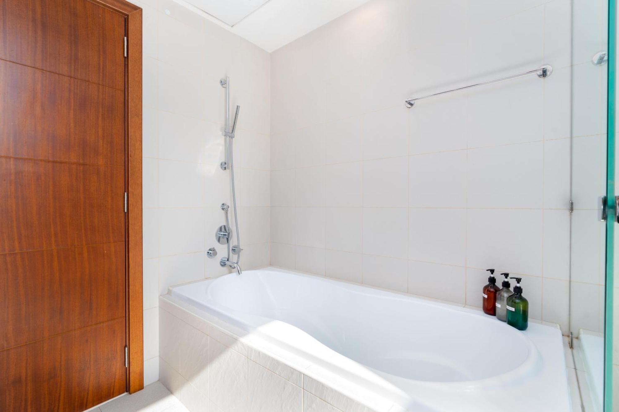 Apartment Full Opera Views / 5 Min Walk From Mall & Burj Khalifa / 3 Bdr / The Location Dubai
