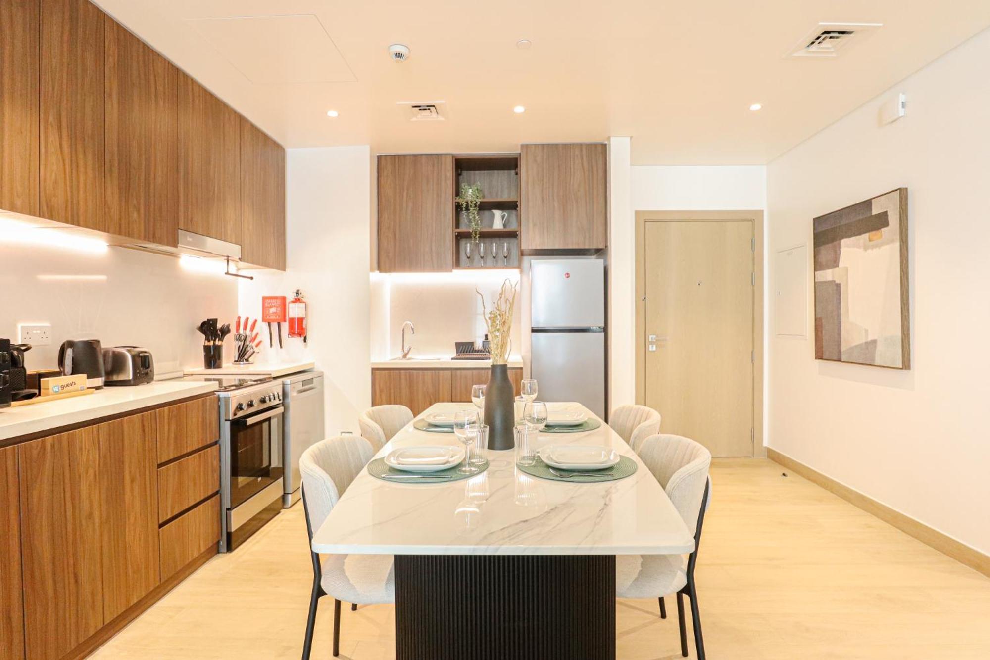 Apartment Higuests - Spacious 1br 3mins Walk To The Dubai