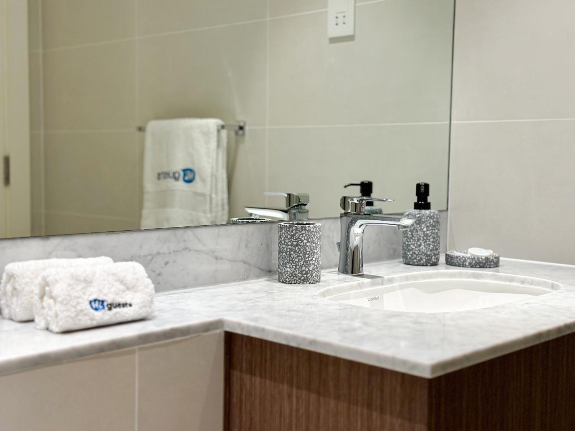 Higuests - Spacious 1br 3mins Walk To The Apartment Dubai