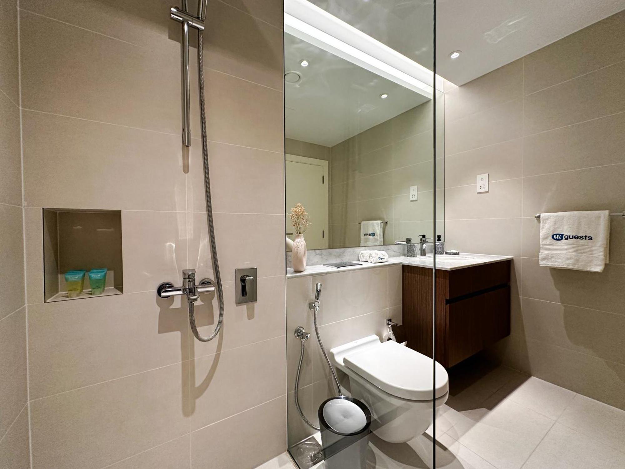 Higuests - Spacious 1br 3mins Walk To The Apartment Dubai