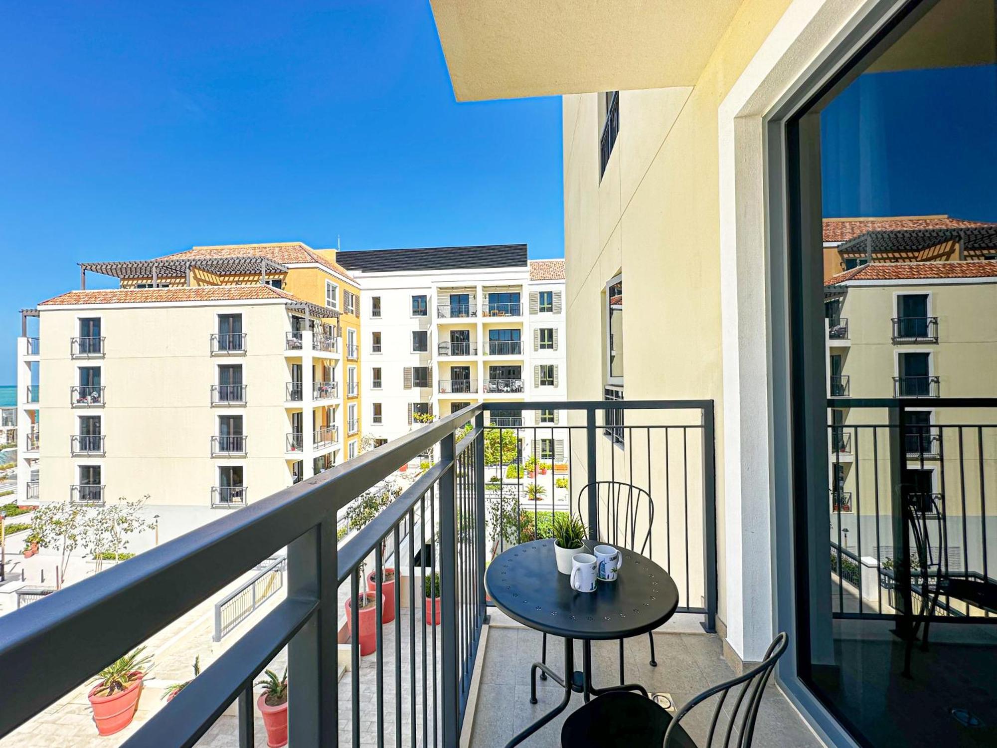 Apartment Higuests - Spacious 1br 3mins Walk To The