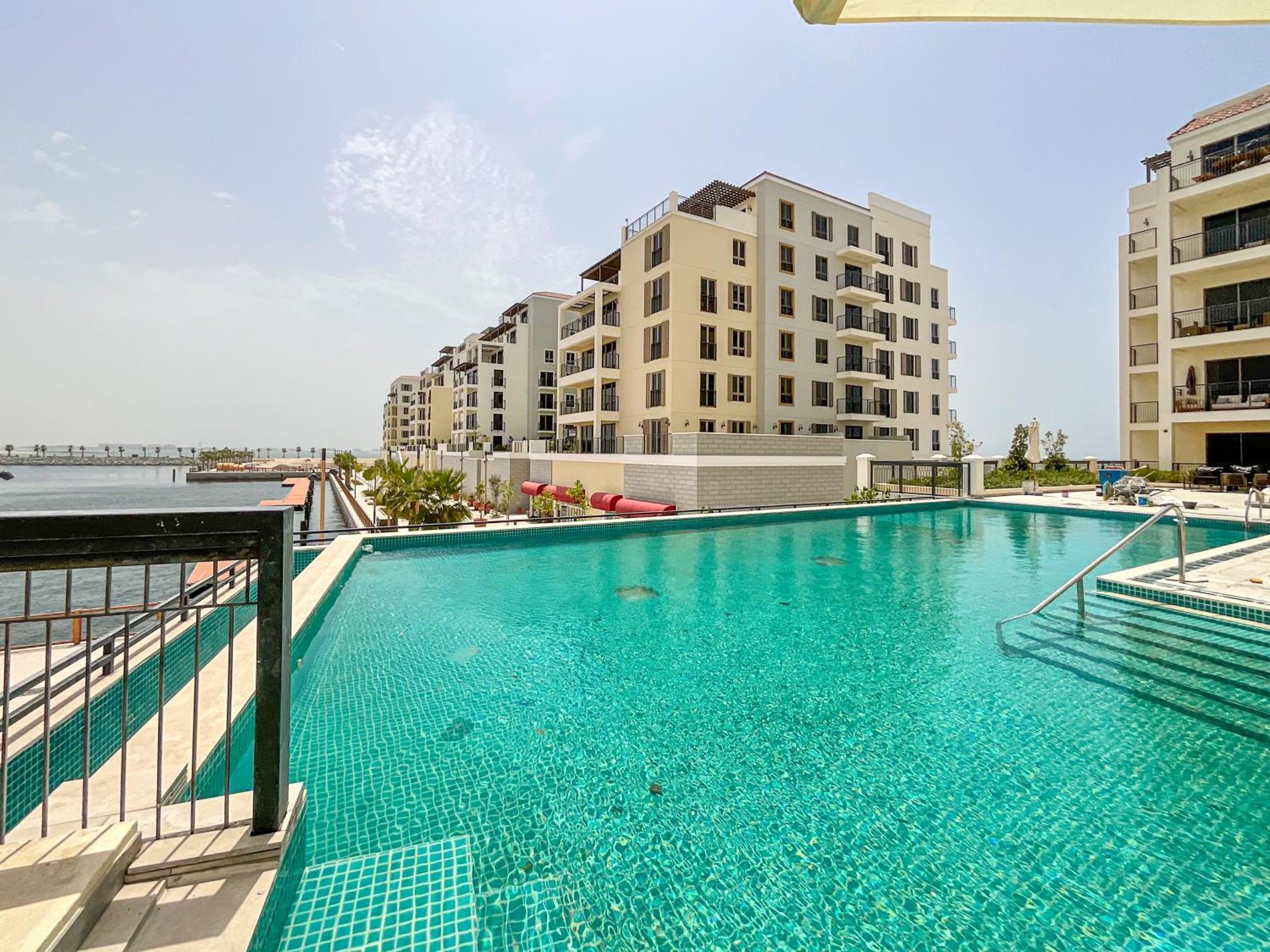 Apartment Higuests - Spacious 1br 3mins Walk To The