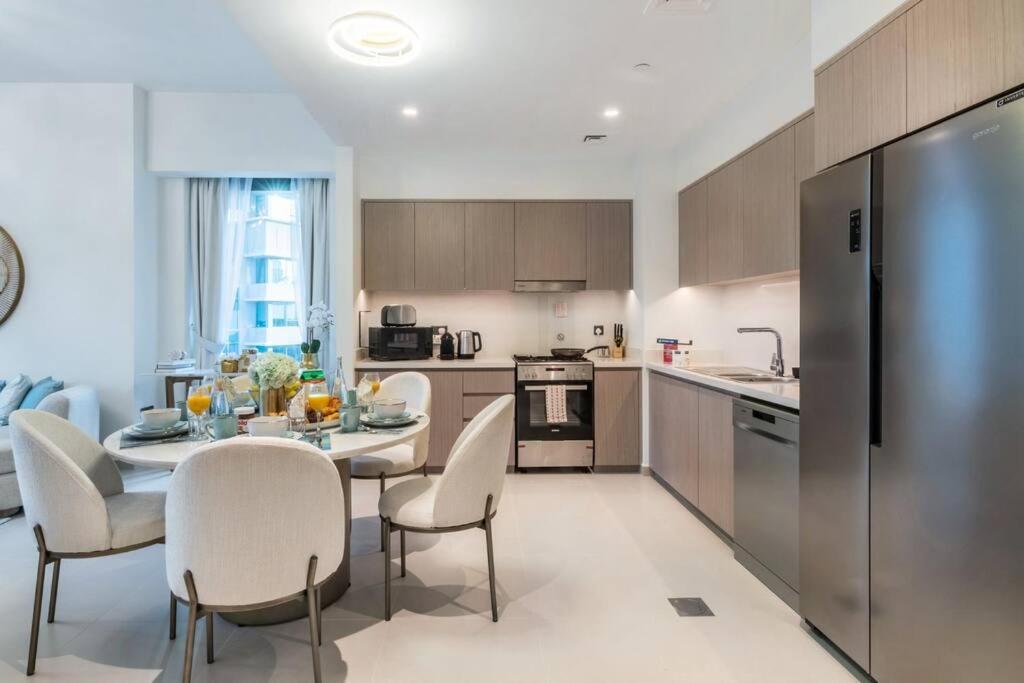 Apartment Burj Khalifa Views Stylish 2Br Near Dubai Mall And Metro