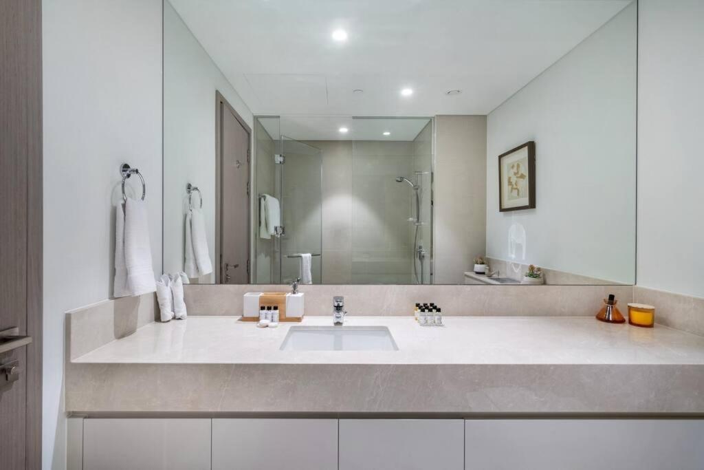 Burj Khalifa Views Stylish 2Br Near Dubai Mall And Metro Apartment *