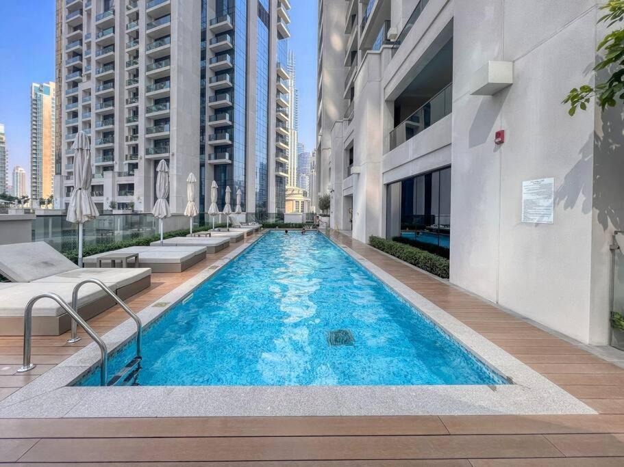 Burj Khalifa Views Stylish 2Br Near Dubai Mall And Metro Apartment