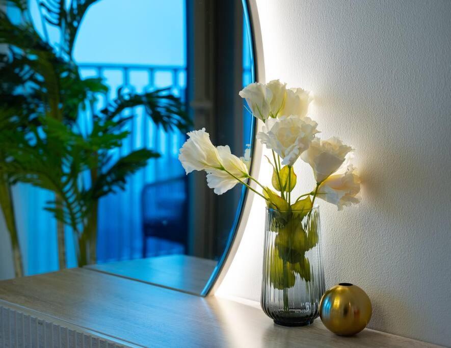 First Class 2br With Downtown View * Dubai