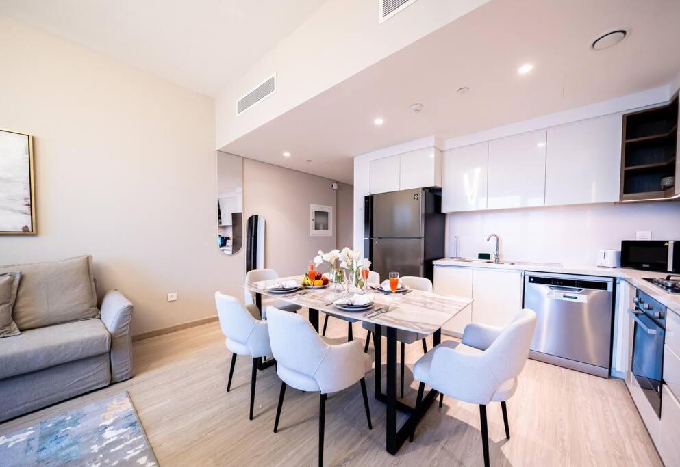 First Class 2br With Downtown View * Dubai