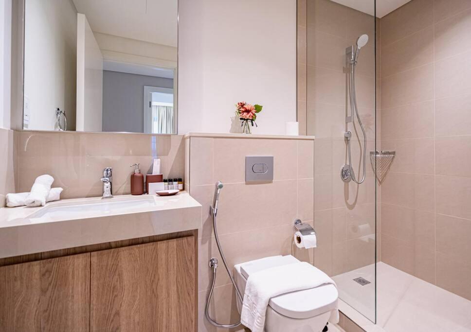 First Class 2br With Downtown View * Dubai