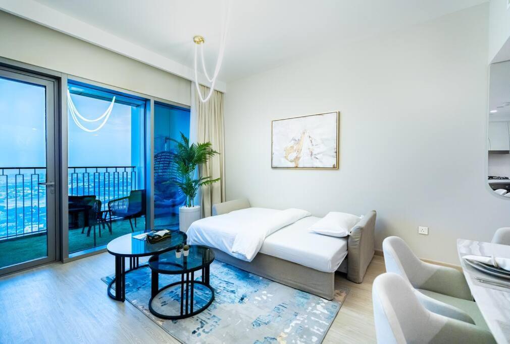 First Class 2br With Downtown View Dubai
