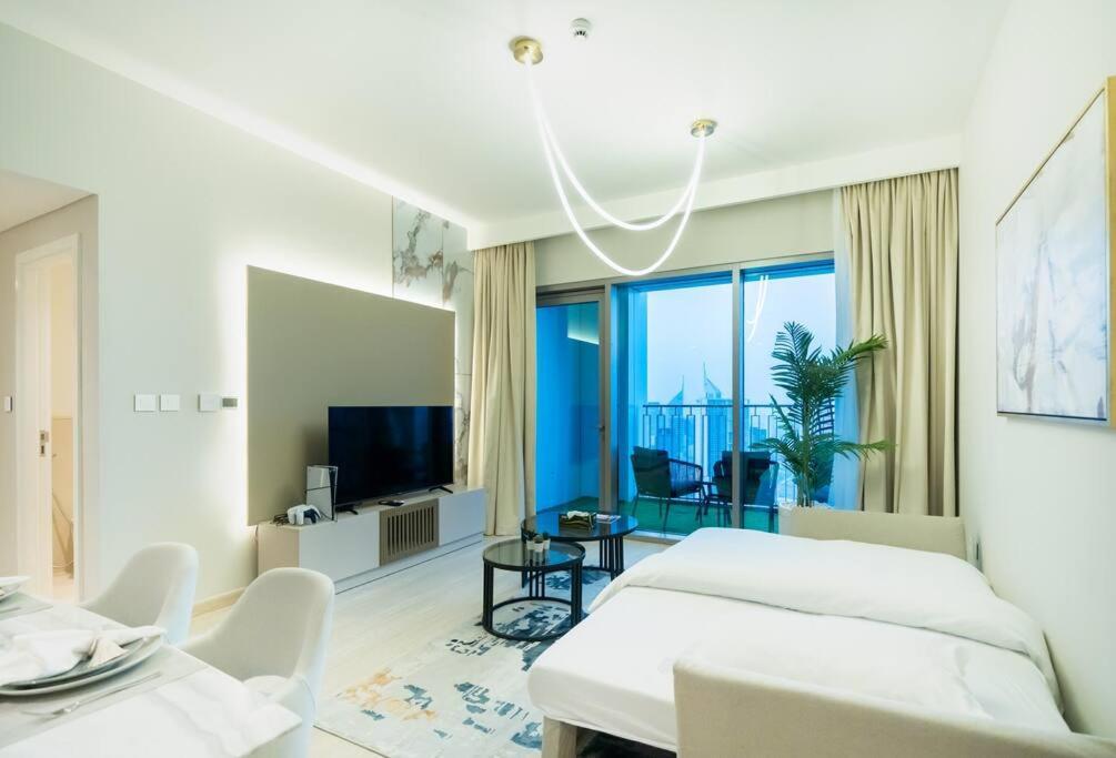First Class 2br With Downtown View * Dubai