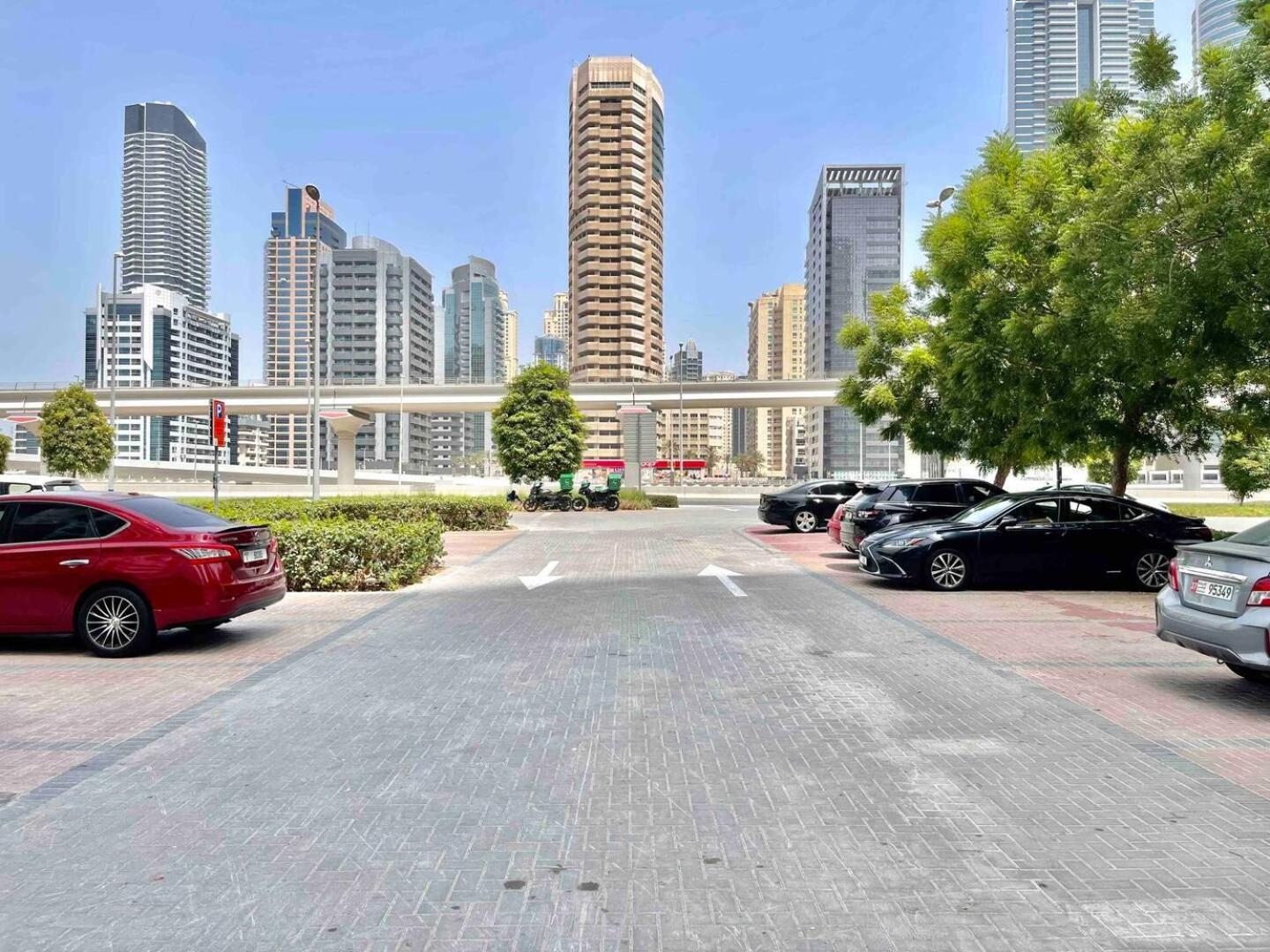 Spacious Jlt High Floor 1Bed Wstunning Views