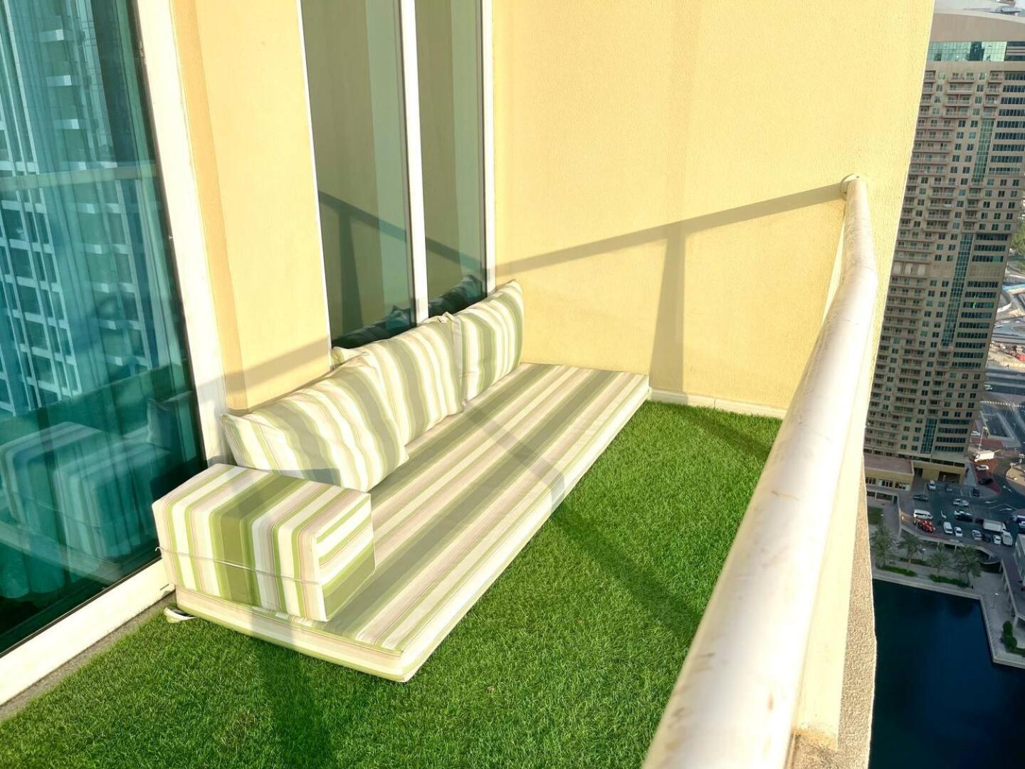 Spacious Jlt High Floor 1Bed Wstunning Views Dubai