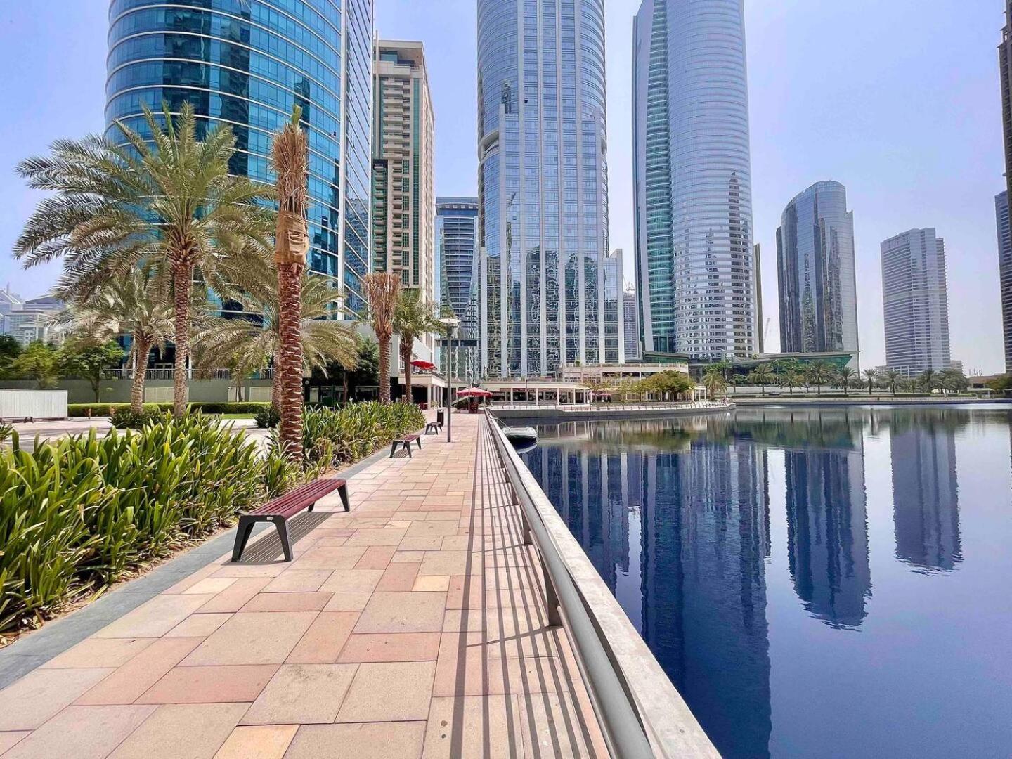 Spacious Jlt High Floor 1Bed Wstunning Views