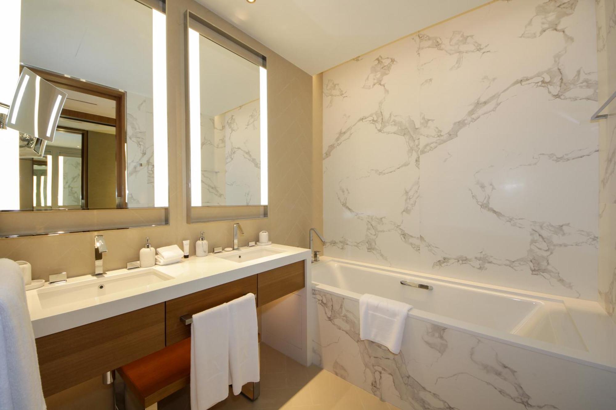 Ultra Modern 2bhk In The Address Opera District Near Mall - Sea View Apartment