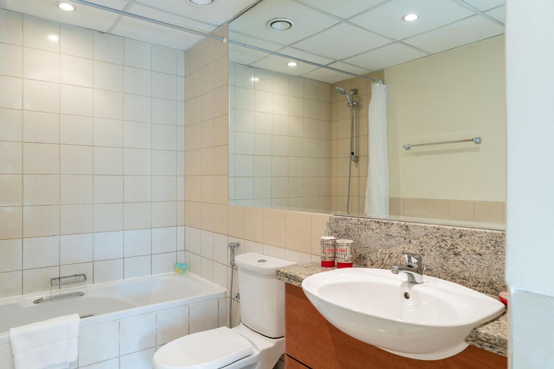 Modern - Spacious 1 Bed - Business Traveler Dubai