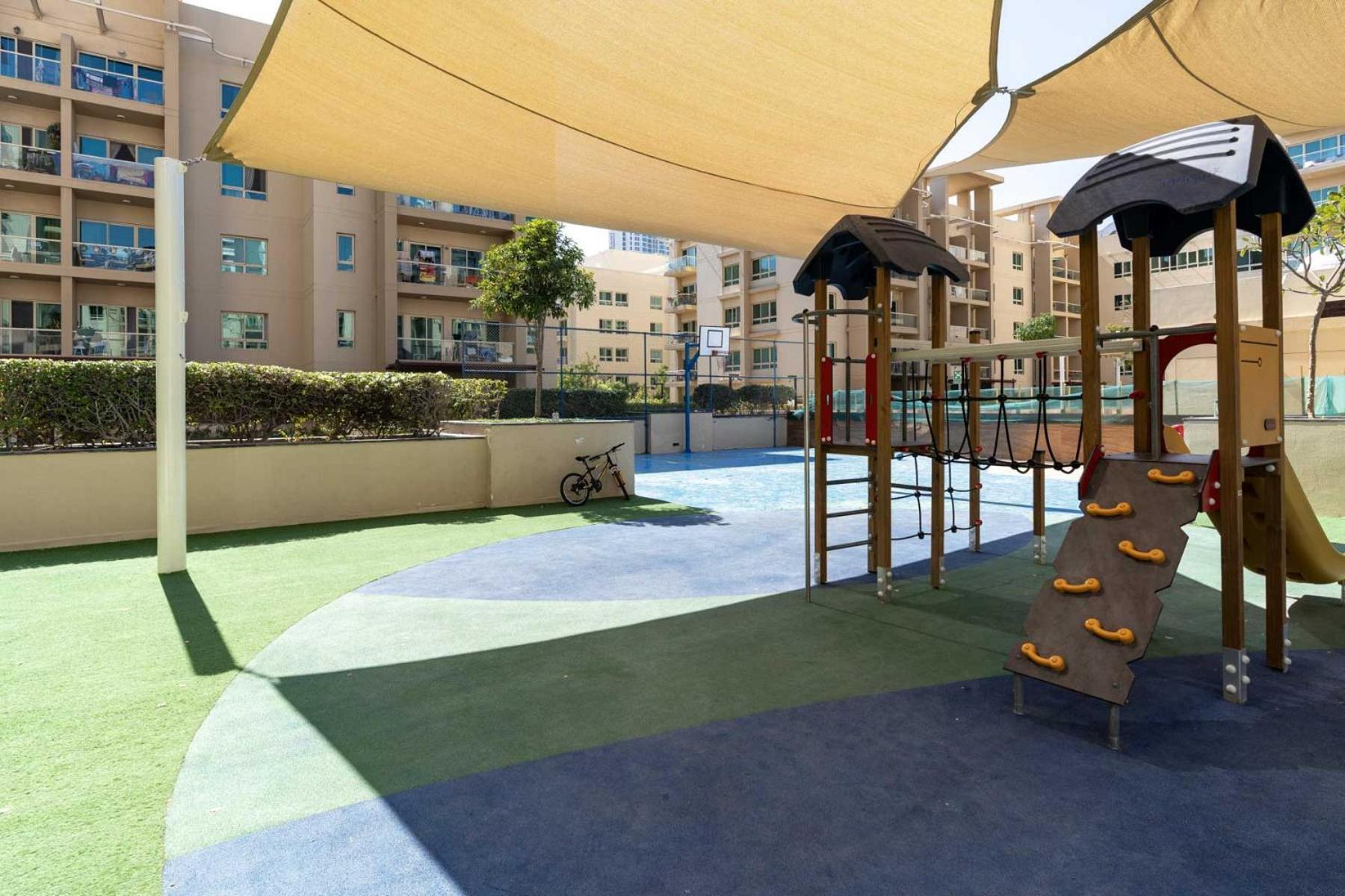 Modern - Spacious 1 Bed - Business Traveler Apartment *