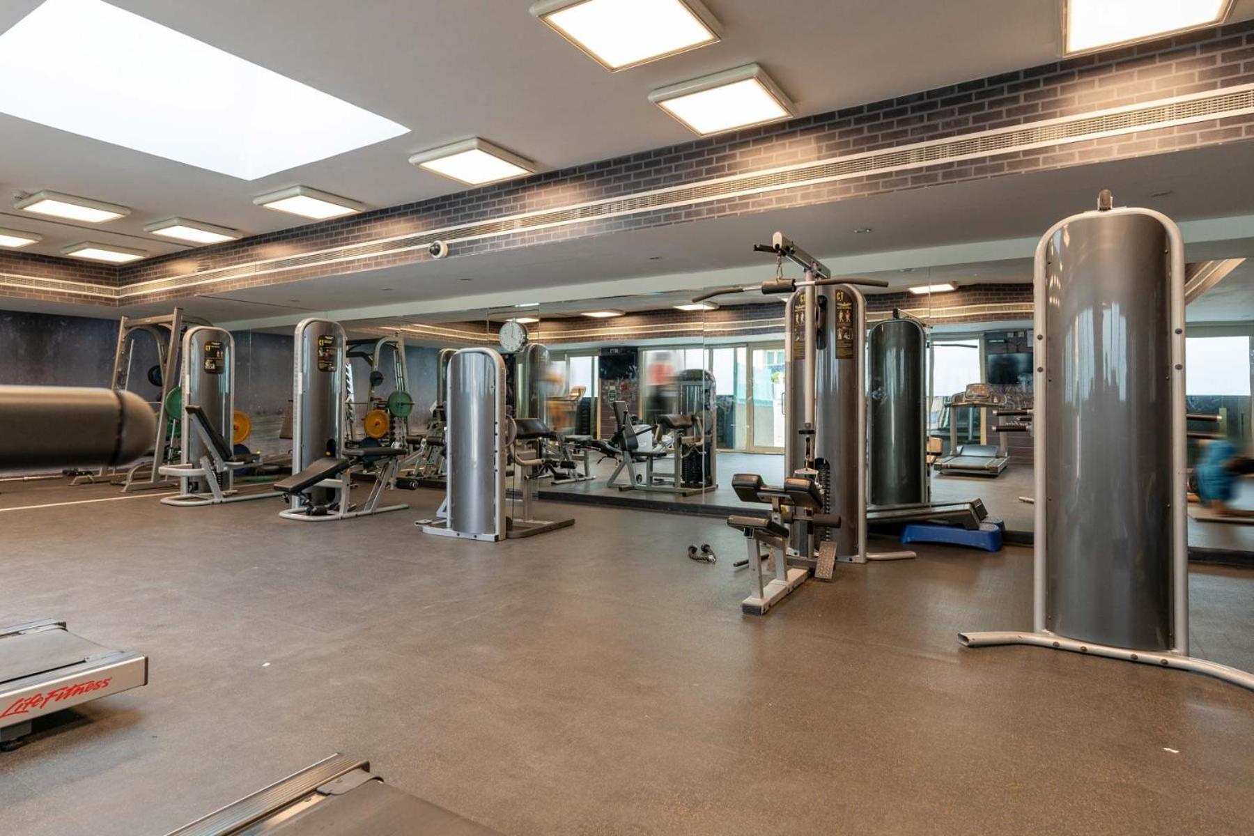 Modern - Spacious 1 Bed - Business Traveler * Dubai