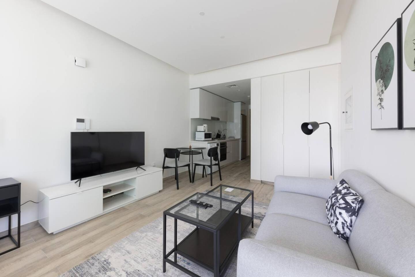 Apartment Ahad Residences Studio- 15mins Walk To Mall Dubai