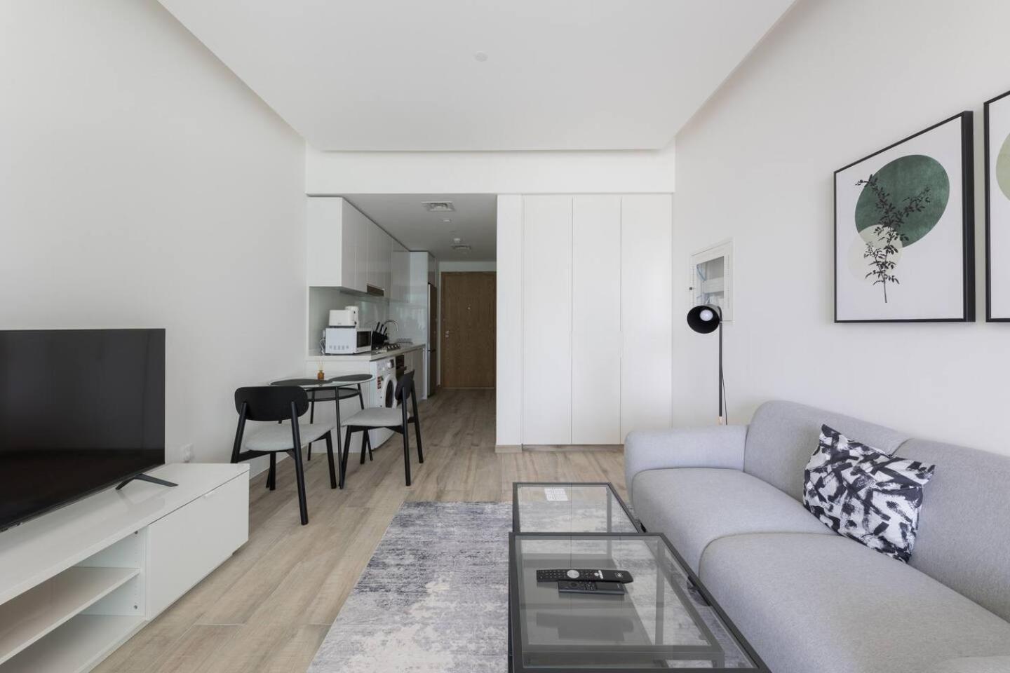 Apartment Ahad Residences Studio- 15mins Walk To Mall Dubai