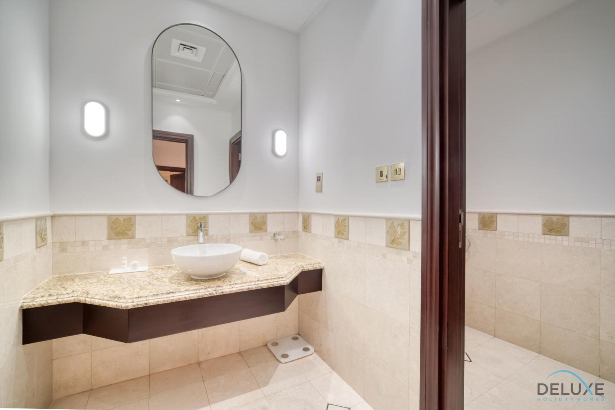 Seaside 5br With Assistant's And Access On Palm Jumeirah By Deluxe Homes Apartment Dubai