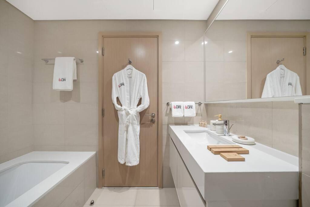 *views Of Burj Khalifa Fountain* Apartment