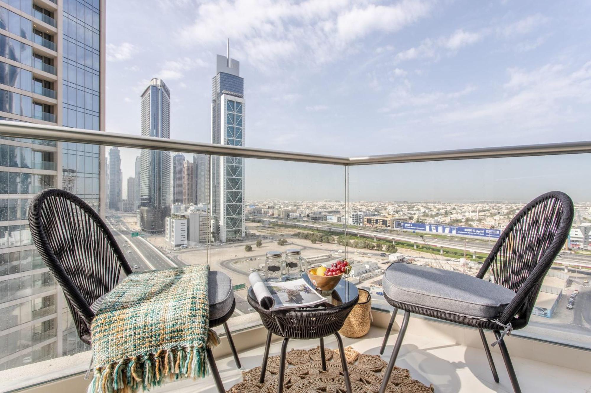 Frank Porter - The Lofts West * Dubai