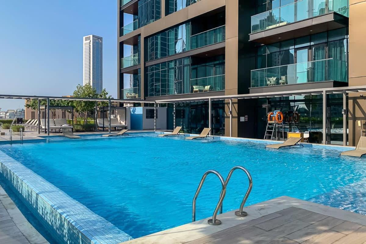 Frank Porter - Dt1 Tower Dubai