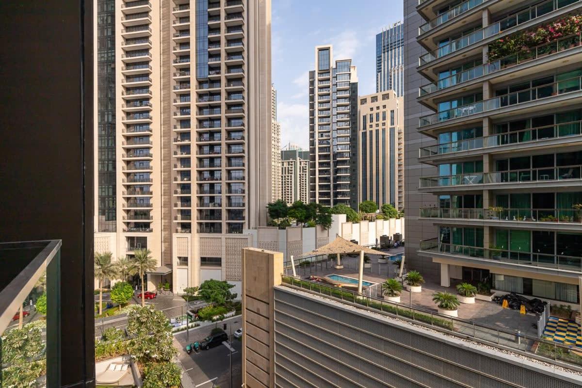 Frank Porter - Dt1 Tower Apartment Dubai
