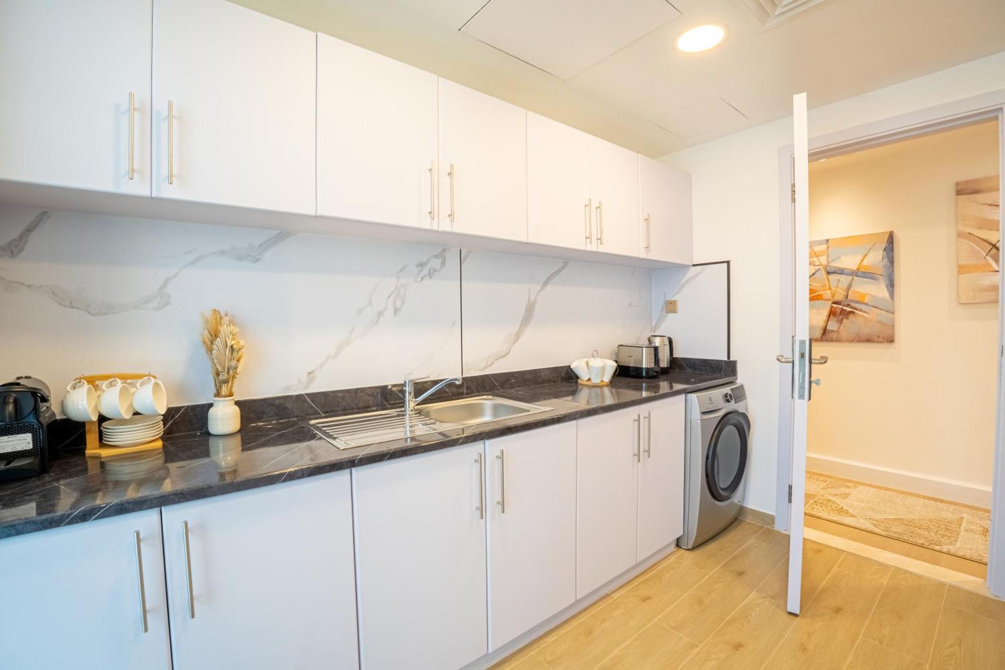 Veluxa - Fabulous 1 Bedroom In Business Bay *