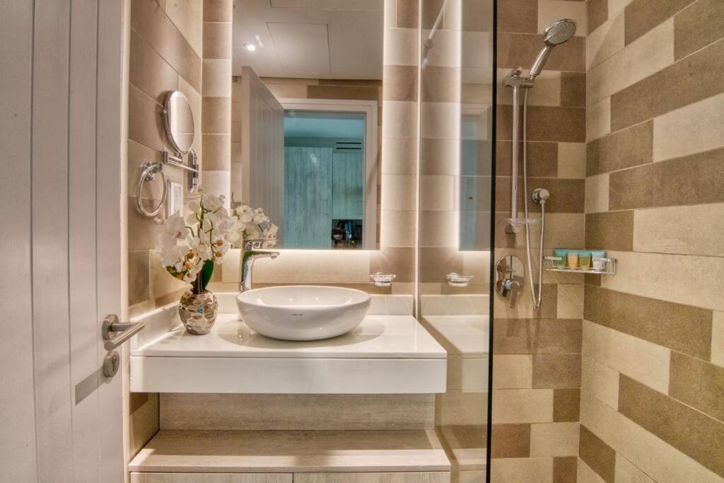 The Smart Concierge - Seven Palm * Dubai