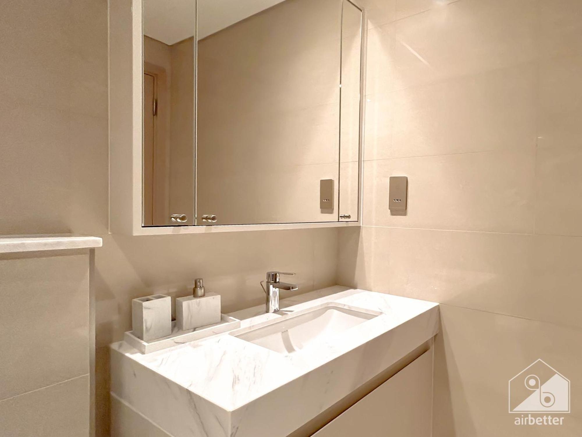 Luxury Burj Royale 1bedroom Incl Daily Housekeeping Dubai