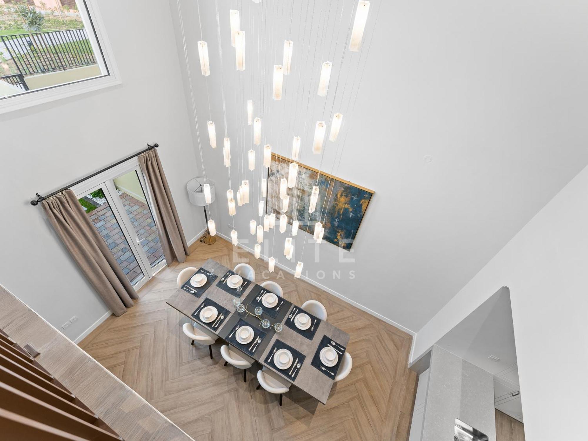 Villa Luxury 4br Next To J1 With Burj Views Dubai
