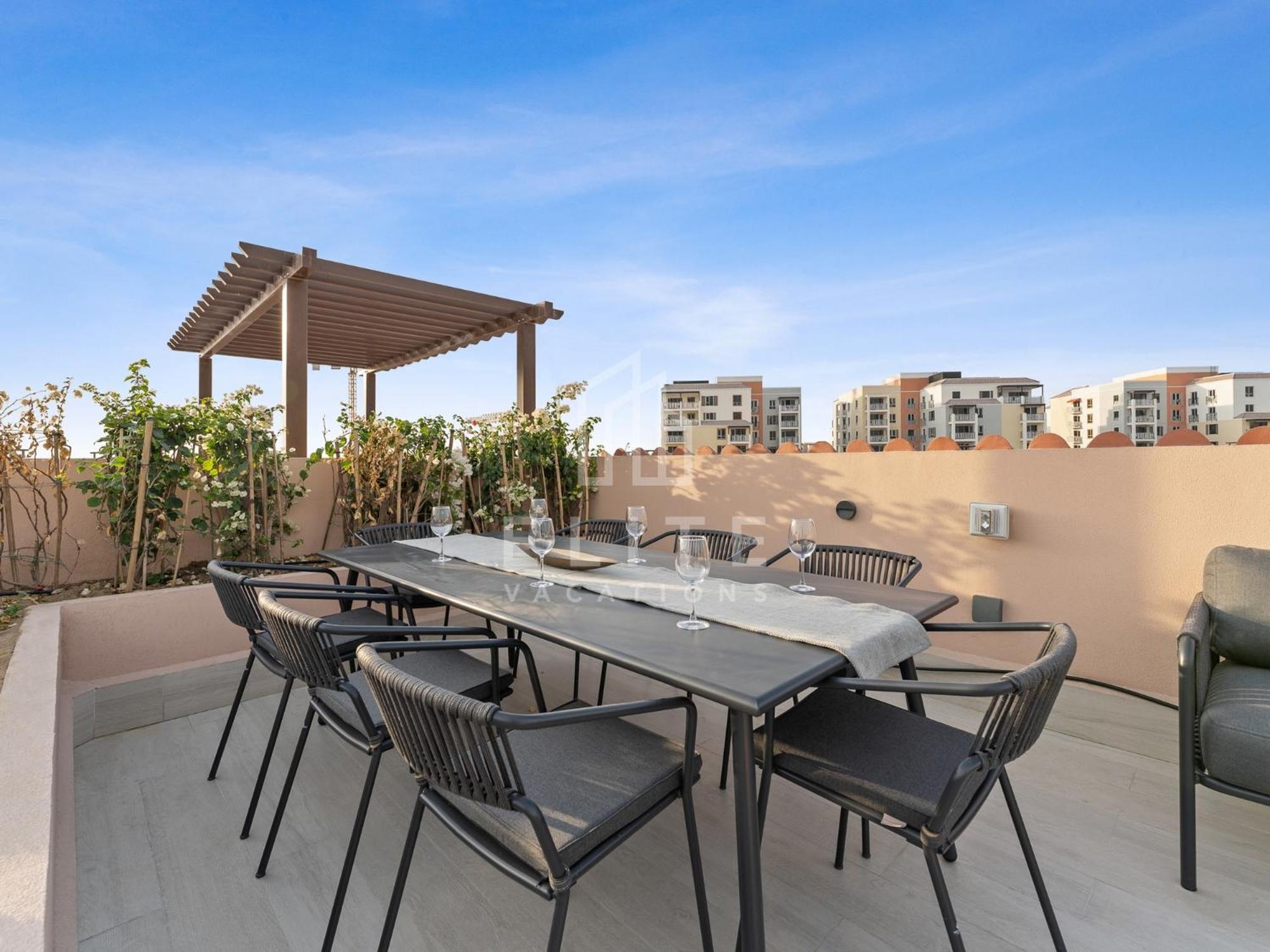 Luxury 4br Next To J1 With Burj Views Villa Dubai