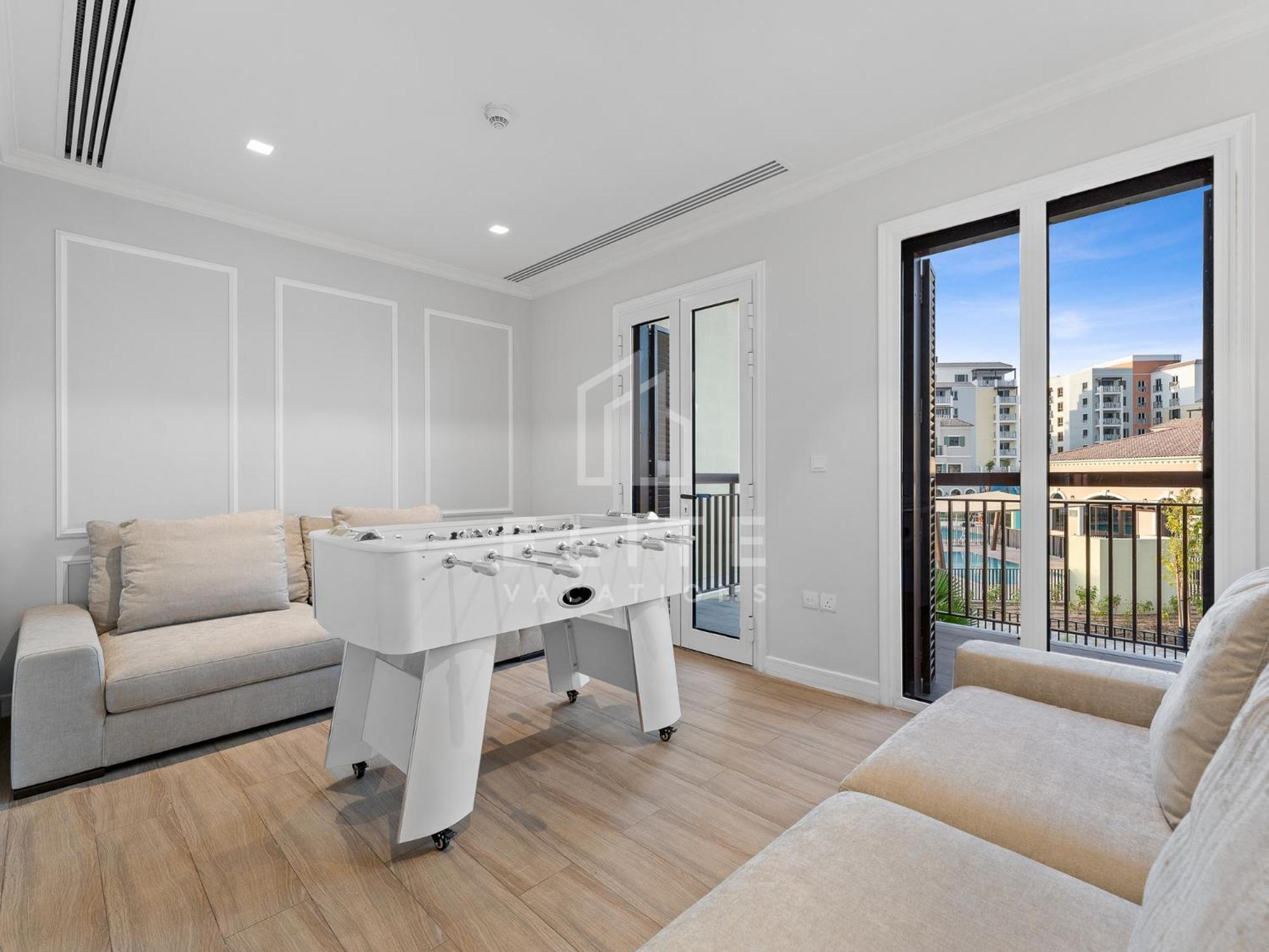 Luxury 4br Next To J1 With Burj Views Dubai
