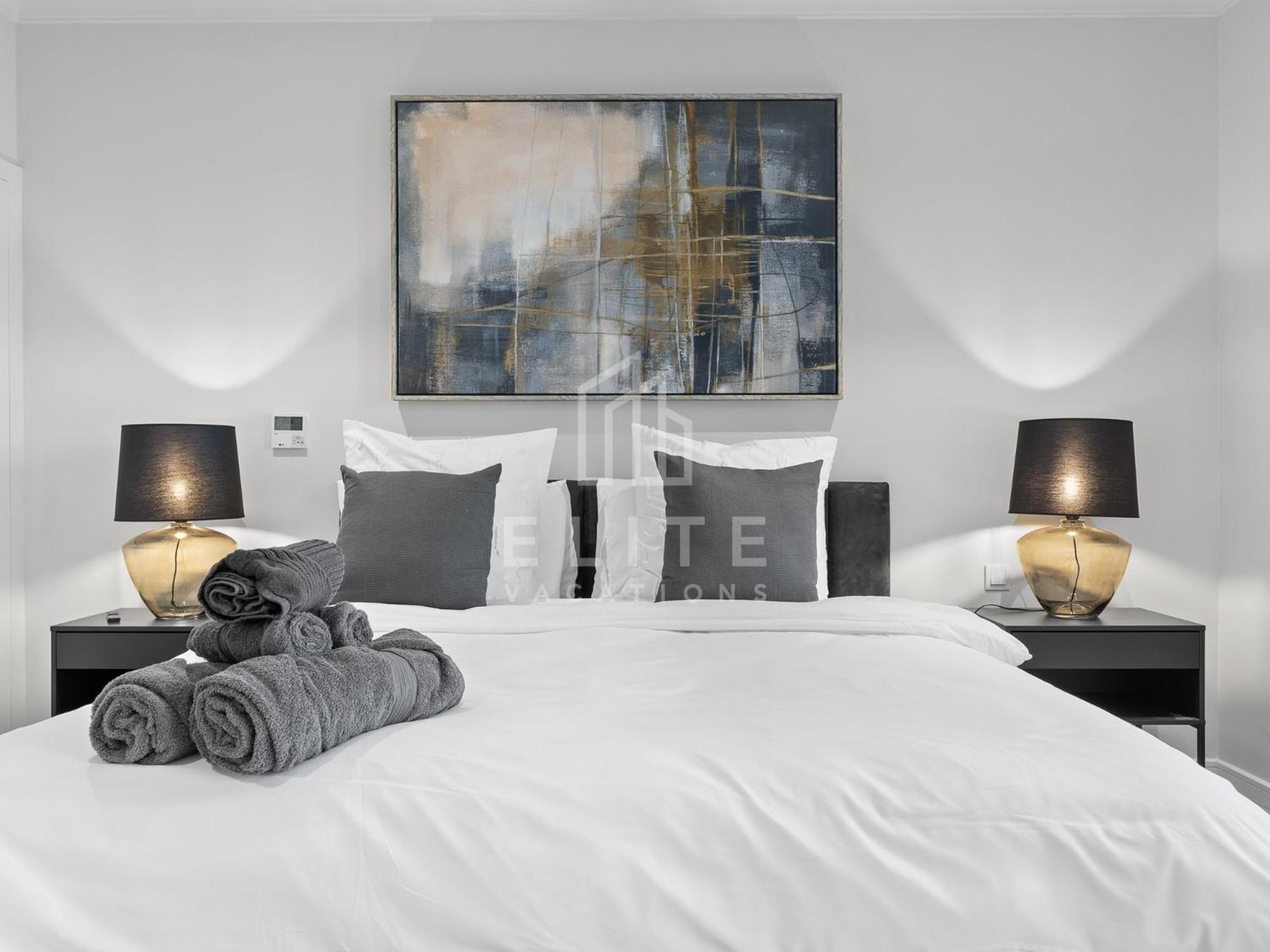 Luxury 4br Next To J1 With Burj Views Dubai