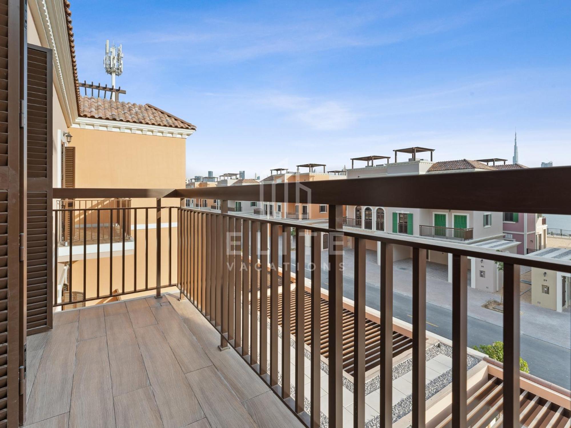 Villa Luxury 4br Next To J1 With Burj Views Dubai