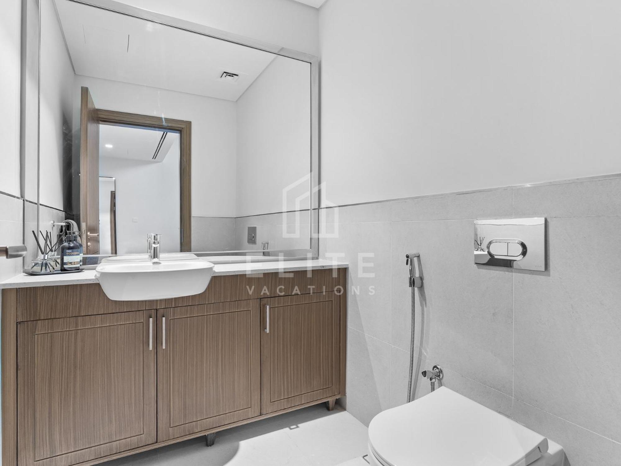 Luxury 4br Next To J1 With Burj Views Villa