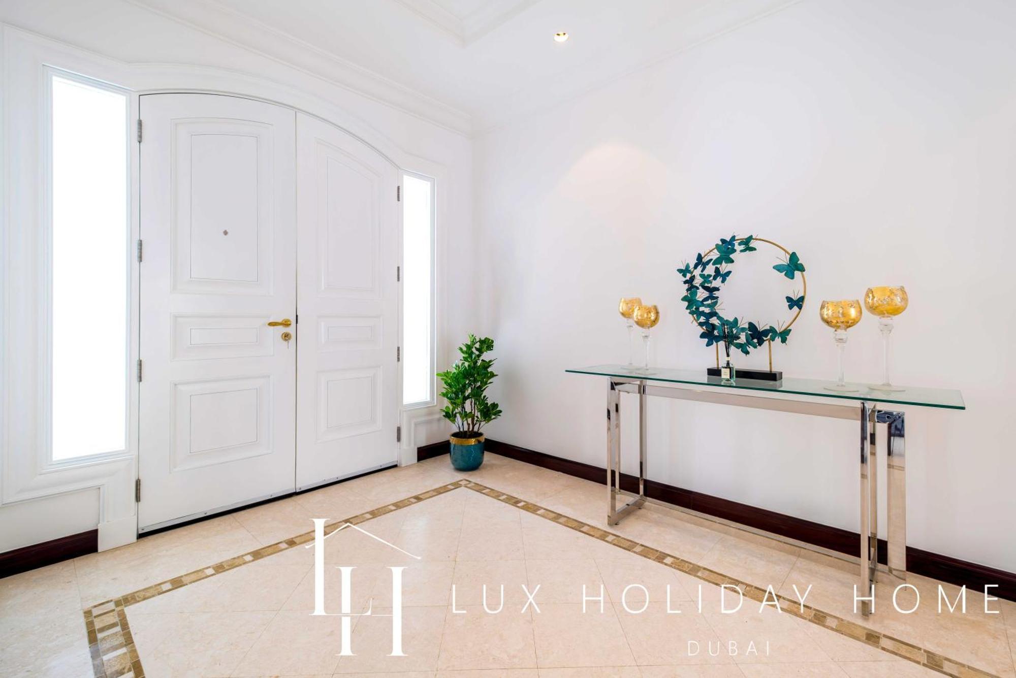 Lux The Ultimate Island Palm Dubai