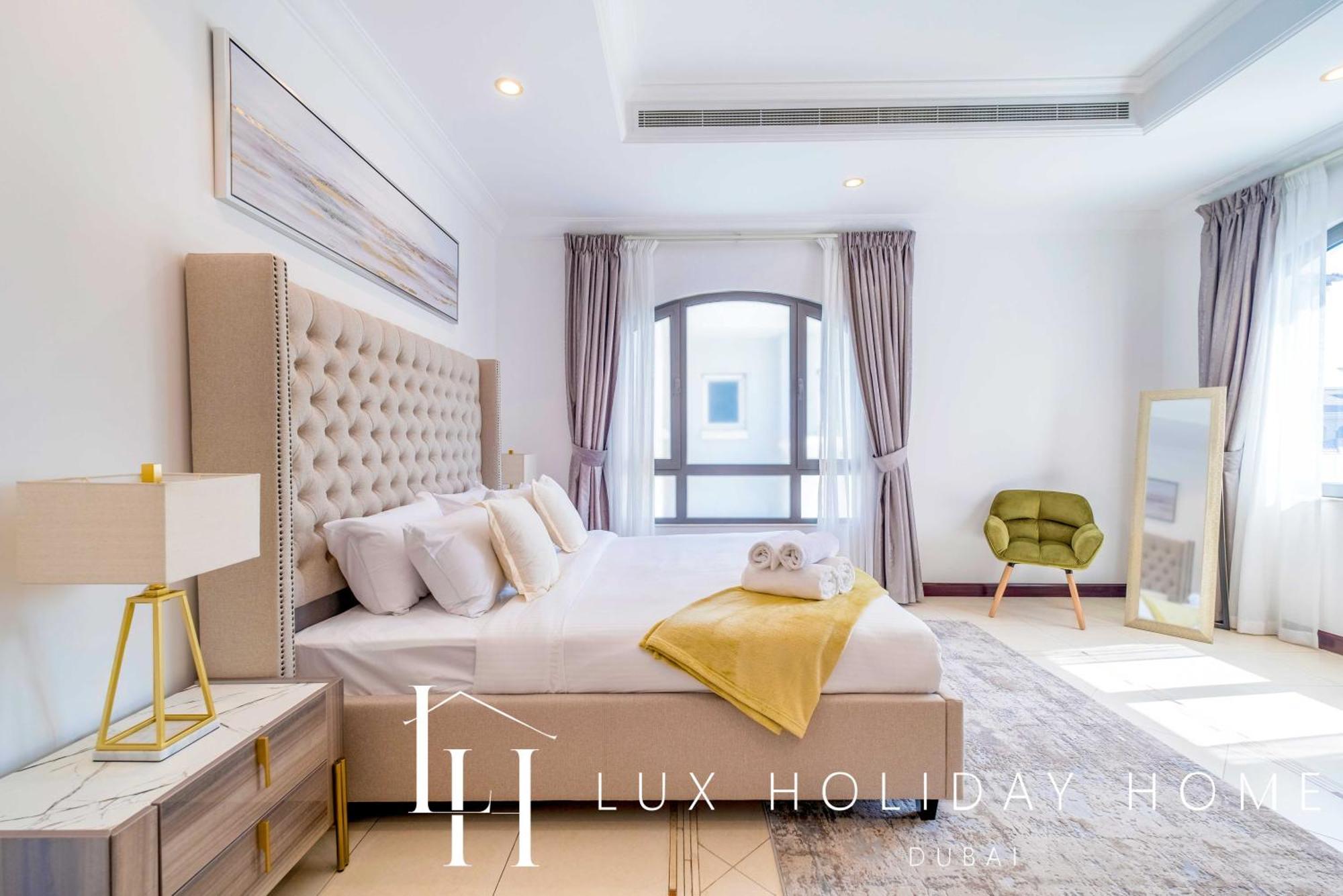 Lux The Ultimate Island Palm