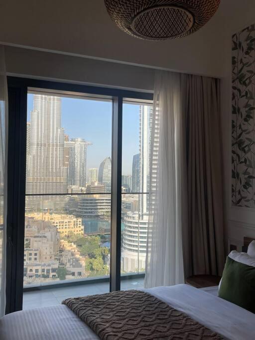 Luxury Burj Khalifa Views@modern Tranquil Moments *