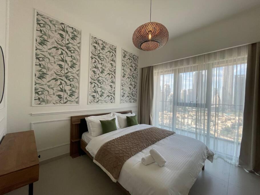 Luxury Burj Khalifa Views@modern Tranquil Moments Dubai