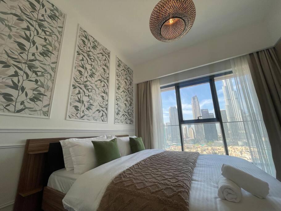 Luxury Burj Khalifa Views@modern Tranquil Moments *