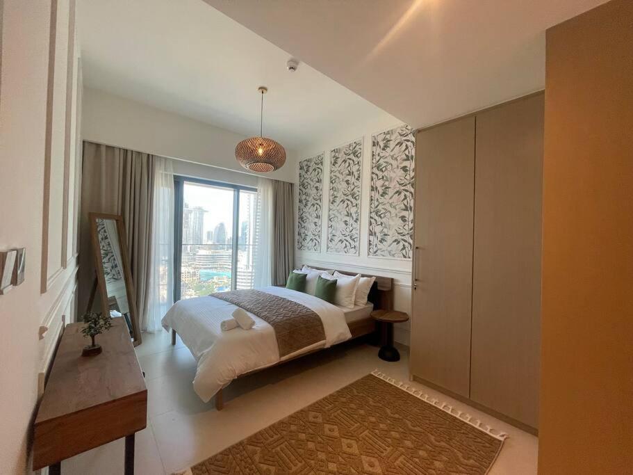 Luxury Burj Khalifa Views@modern Tranquil Moments