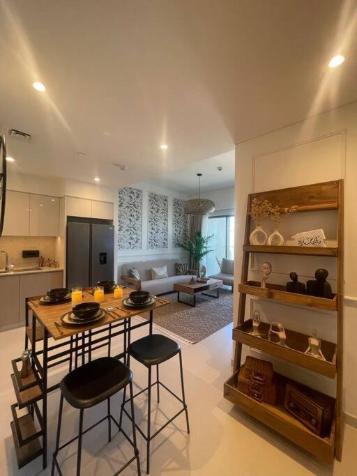 Luxury Burj Khalifa Views@modern Tranquil Moments Apartment