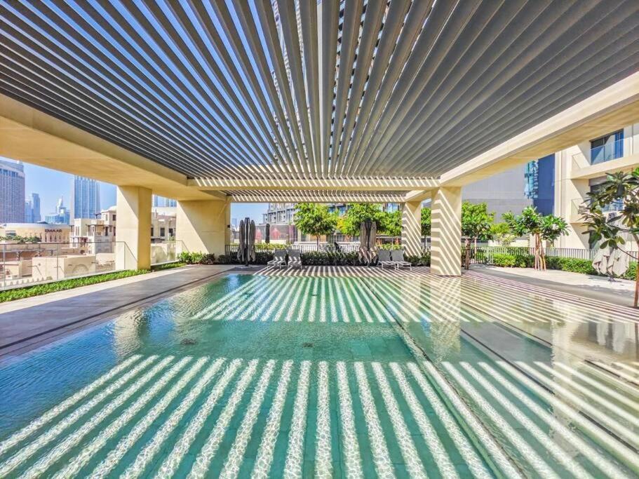 Luxury Burj Khalifa Views@modern Tranquil Moments Dubai