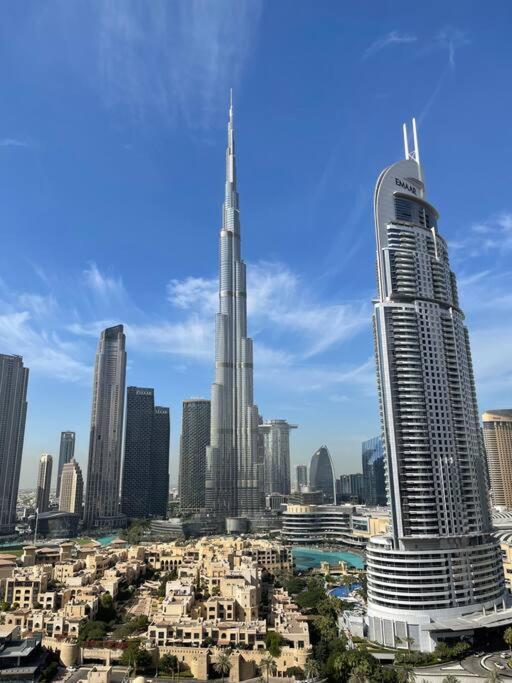 Luxury Burj Khalifa Views@modern Tranquil Moments Dubai